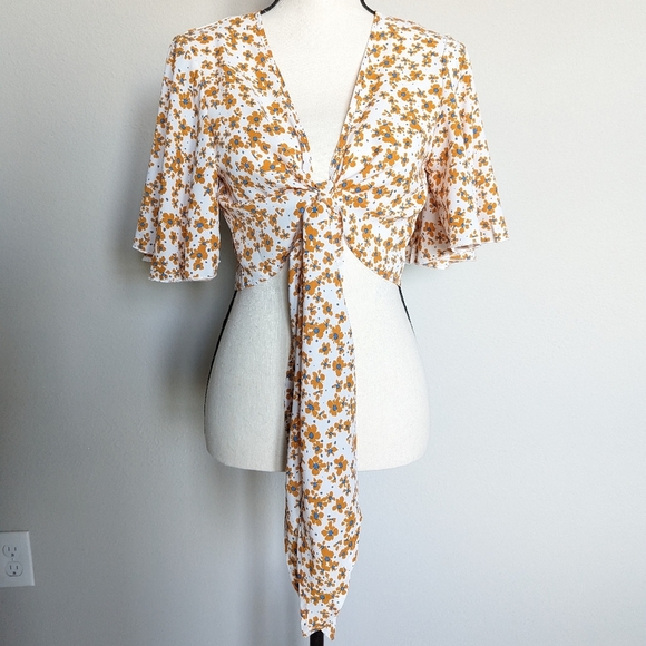 White orange and blue floral flounce sleeve cropped tie front top size L - Picture 6 of 8